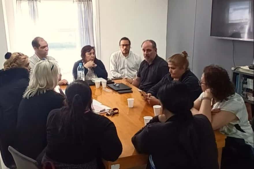 OSEF acordó acciones para saldar deuda con acomañantes terapéuticos en Río Grande