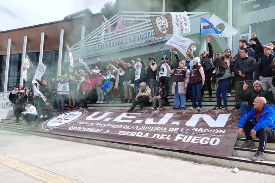Judiciales fueguinos profundizan medidas de fuerza ante indiferencia del Superior Tribunal