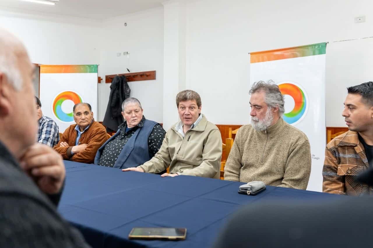 Melella se reunión con taxistas y remiseros de Río Grande para analizar herramientas de acompañamiento