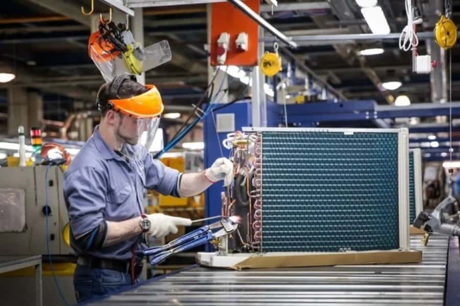 Empleo industrial: “Hay 9.800 puestos de trabajo y noviembre va a reflejar un número similar”