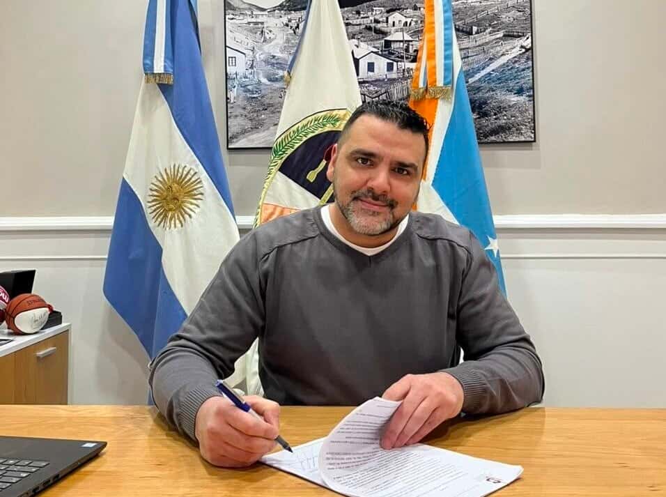 Vuoto firmó el decreto de adjudicación para la pavimentación de la calle De Los Ñires
