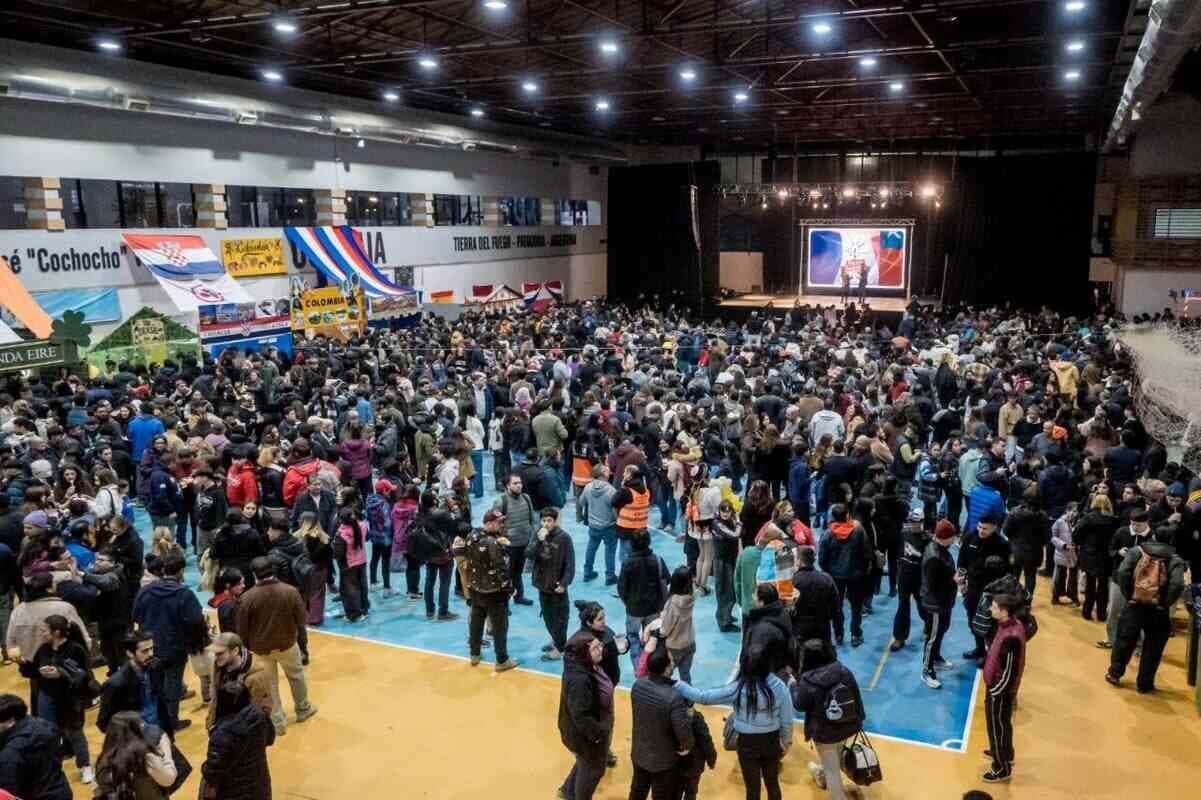 Primera noche de la XXIV Edición de la Fiesta de las Colectividades