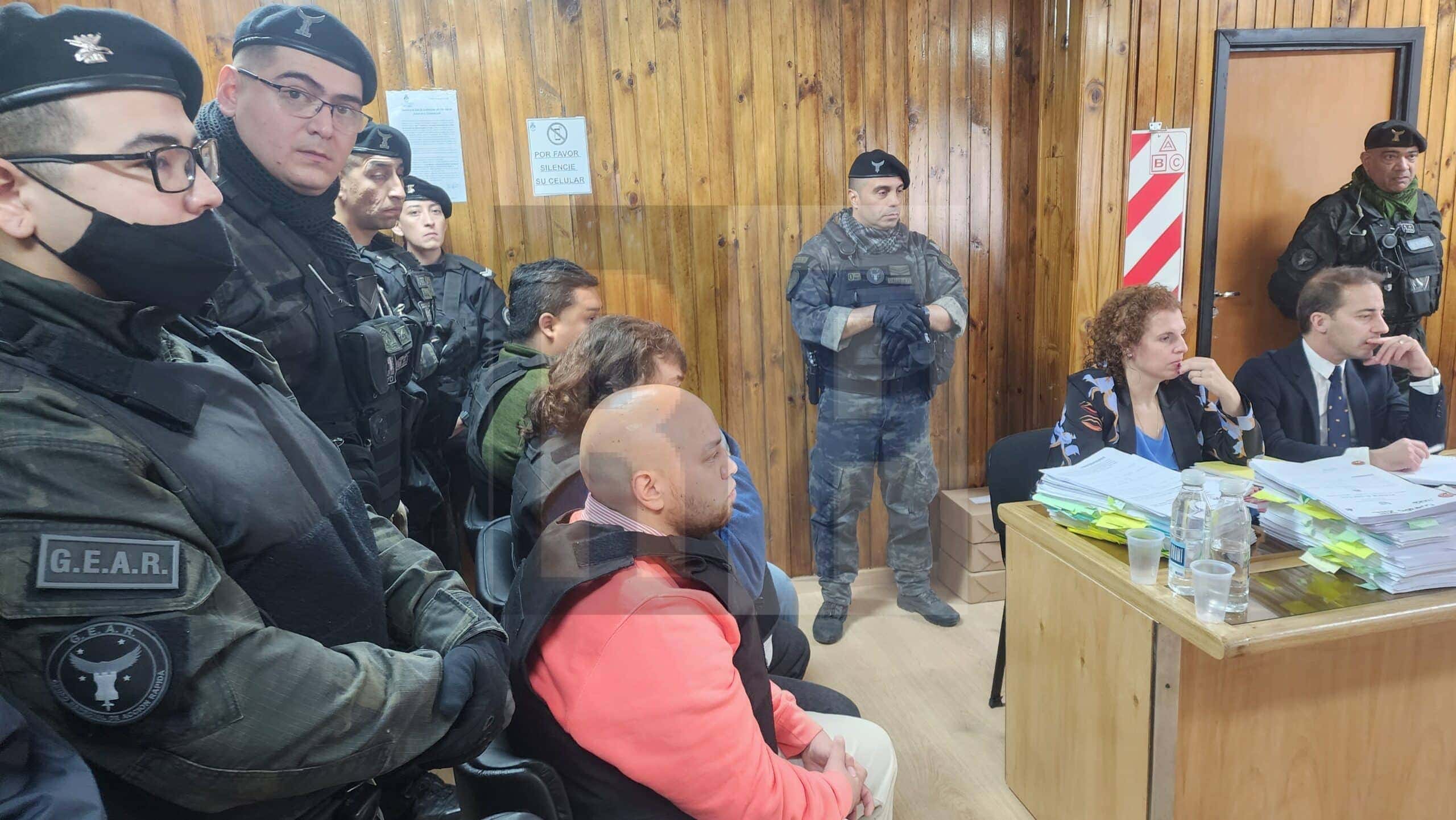 Con chalecos antibalas y gran operativo de seguridad comenzó el juicio y acusaciones por el doble homicidio