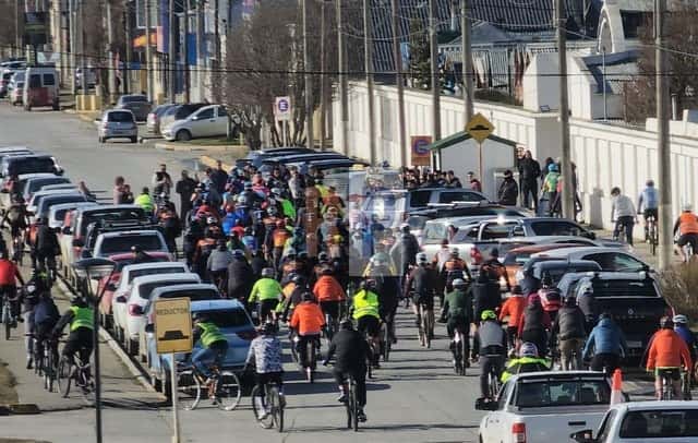 Dolor en la despedida del joven ciclista Mariano Coronel y el pedido de responsabilidad a los conductores