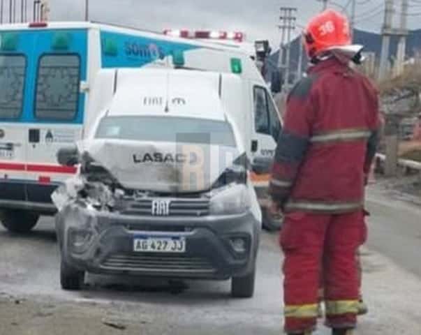 Dos camionetas chocaron frente a planta Orión en Ushuaia