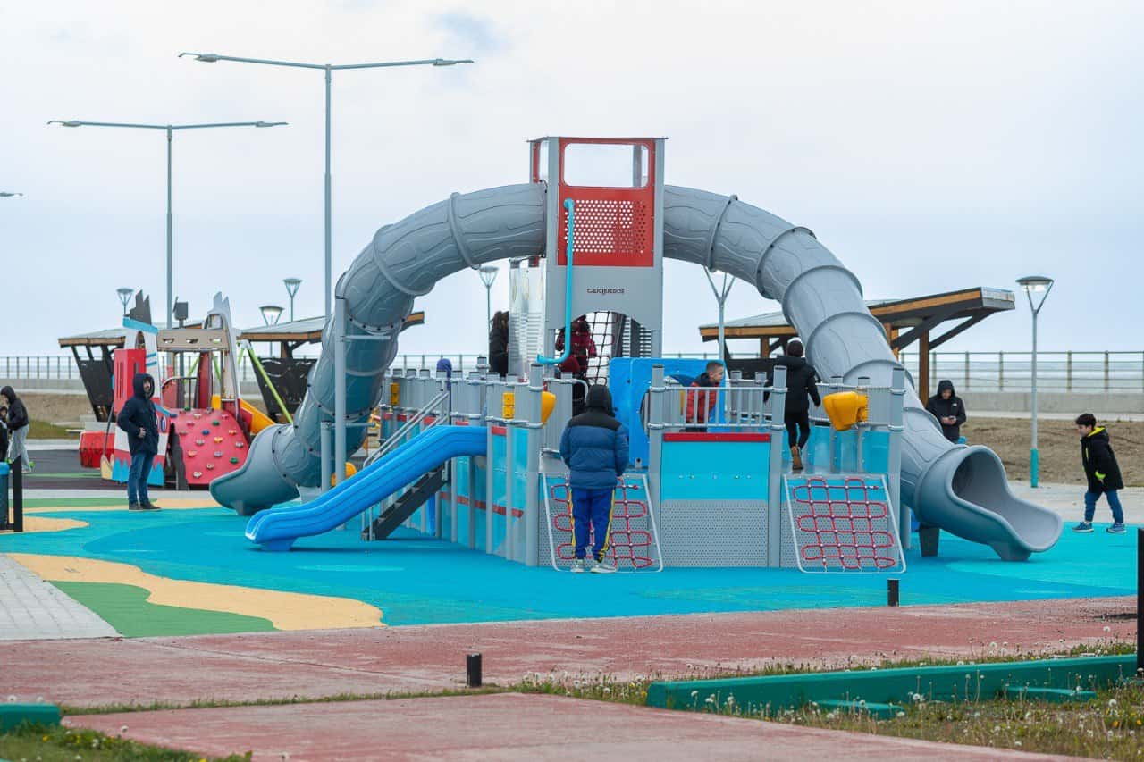 Solicitan cuidar los juegos del “Parque de los 100 años”