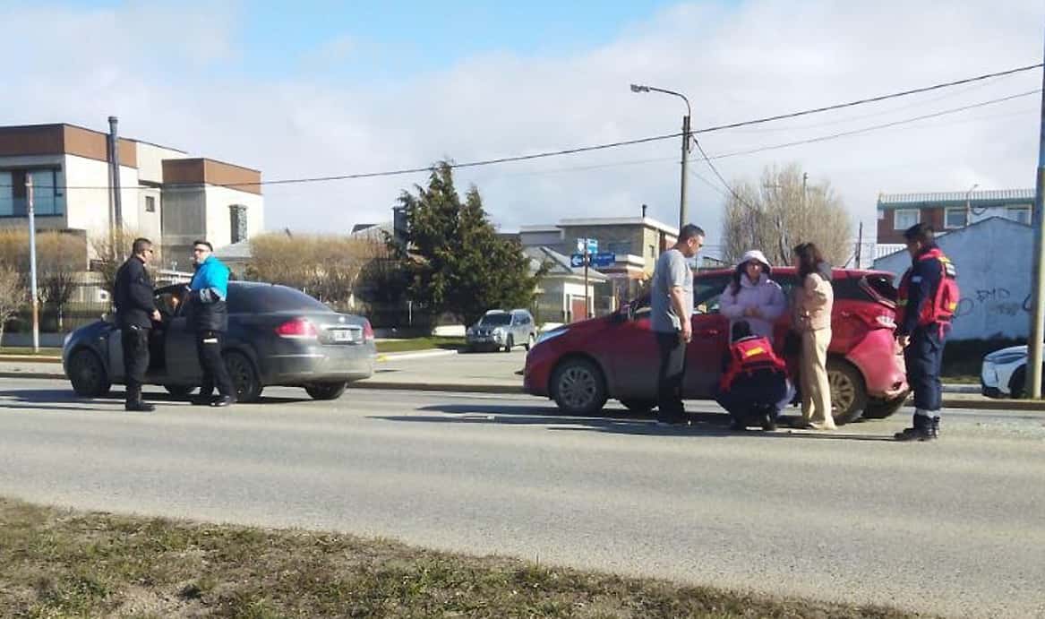 Detuvieron a un hombre acusado de agredir a policías con un cuchillo