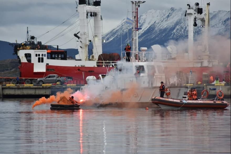Prefectura Naval realizó ejercicios y simulacros en aguas de la bahía de Ushuaia