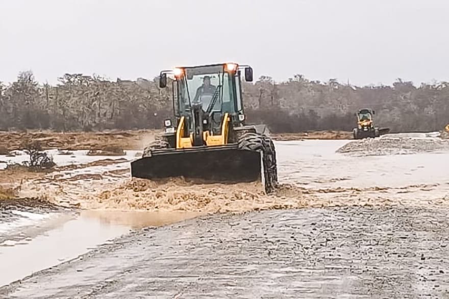 Piden transitar con 'extrema precaución' en rutas provinciales y complementarias por el barro y ríos desbordados