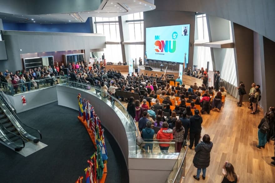 Más de 200 estudiantes debaten en la quinta simulación del modelo de Naciones Unidas