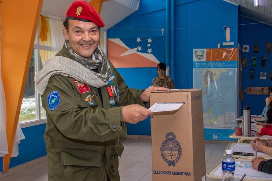Votó en la Escuela Rural Nº6 de Lago Escondido el excombatiente con domicilio en Malvinas