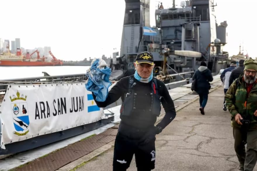 Un excomandante del ARA San Juan inició su larga travesía a pie para recordar a los camaradas caídos