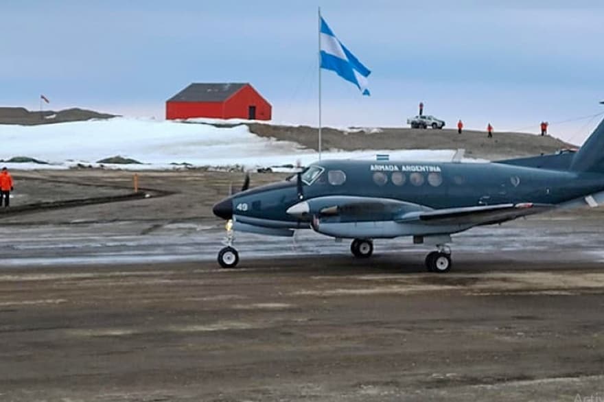La Armada volvió a operar en la Antártida tras 51 años