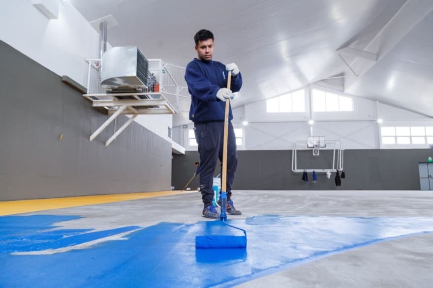 Melella recorrió la etapa final de la construcción del SUM del colegio ‘Alicia Moreau de Justo’