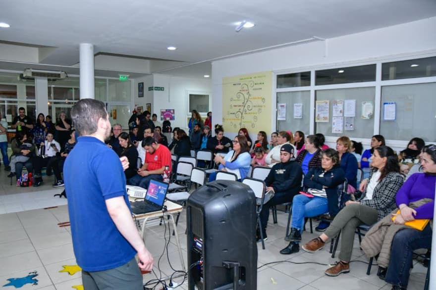 Docentes, estudiantes y familias participaron de un taller de prevención sísmica en Río Grande