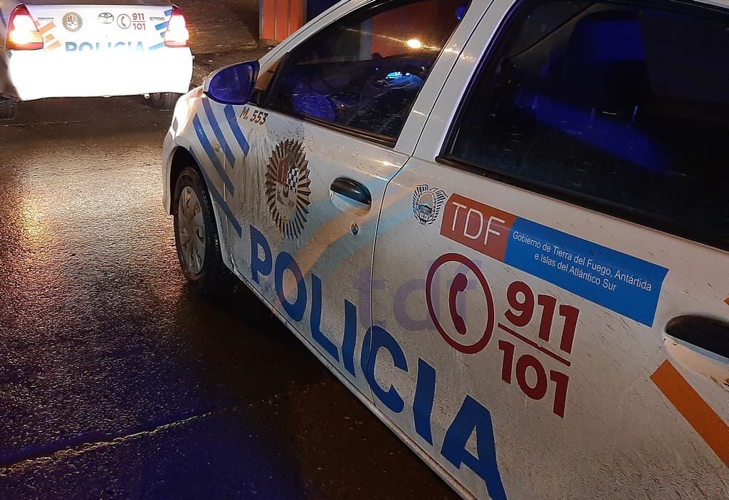 Un sujeto fue detenido luego de agredir a efectivos policiales en la vía pública y encontraron cocaína entre sus pertenencias