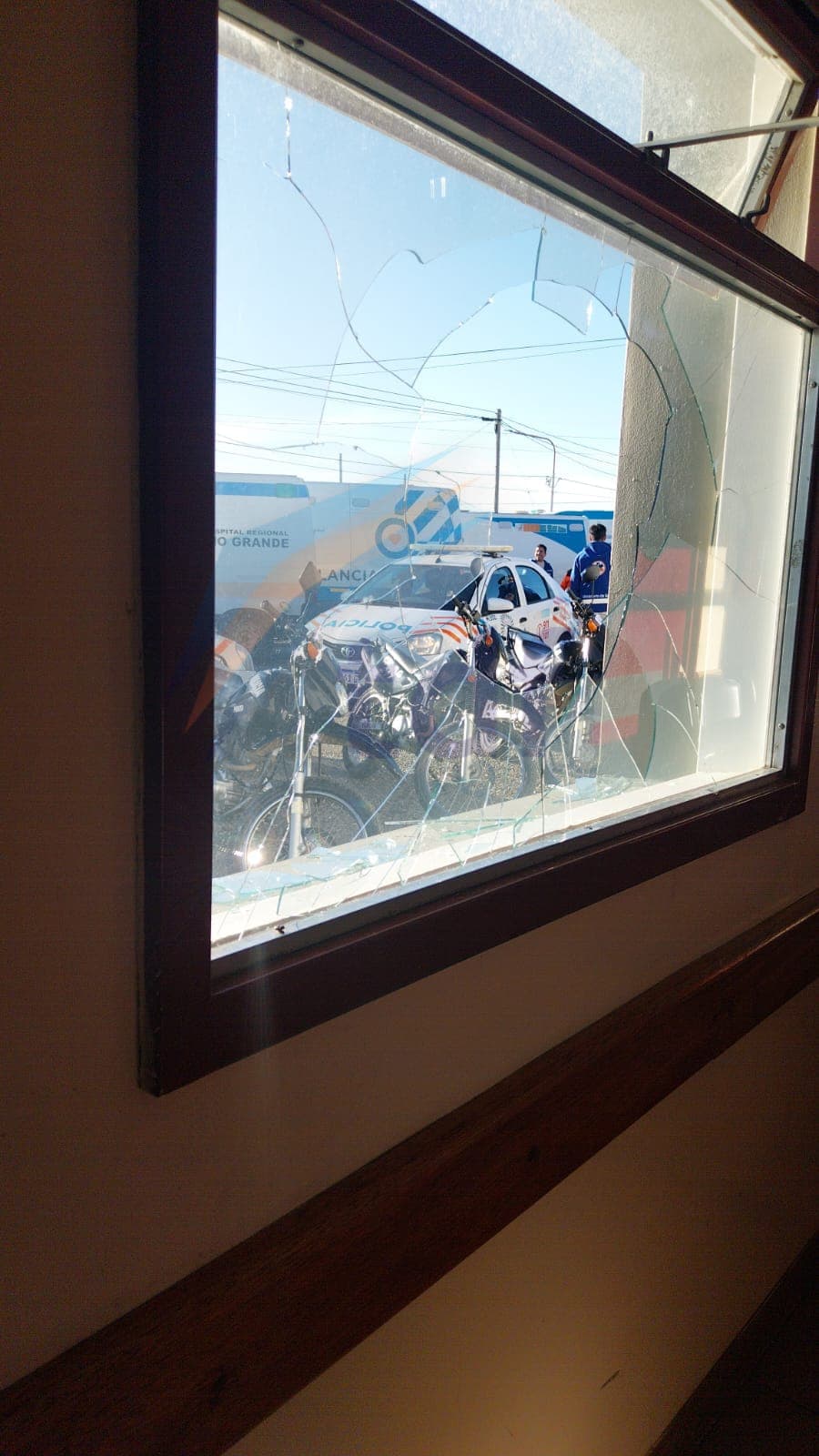Sujeto aprehendido tras romper el panel vidriado del Hospital Regional Río Grande