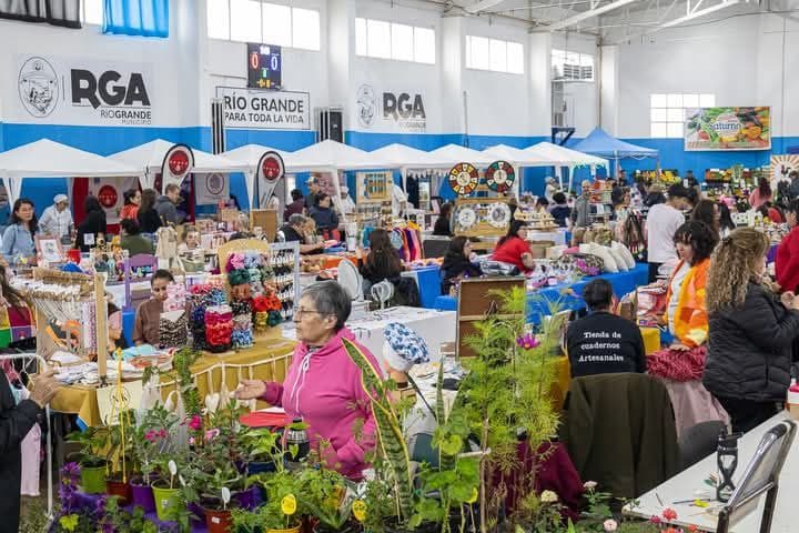 El «Mercado en tu Barrio» se desarrolla este sábado en el polideportivo Margalot