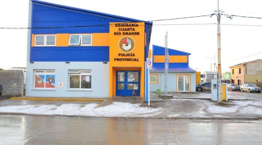 Detuvieron a dos jóvenes en margen sur acusados de provocar daños en una vivienda