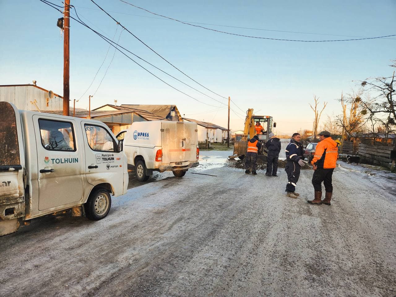 Municipio de Tolhuin y la DPOSS realizan trabajos coordinados para mejorar servicios