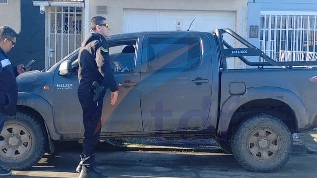 Conductor de una camioneta intentó escapar de un choque y estaba con 2,5 de alcohol positivo