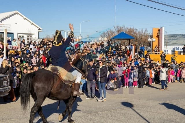 El municipio acercó una recreación de la «proclama de Chacabuco» del general San Martín a los colegios de Río Grande