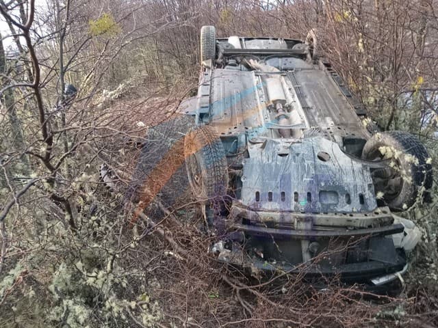 Violento vuelco de un automóvil en ruta 3 y dos personas heridas