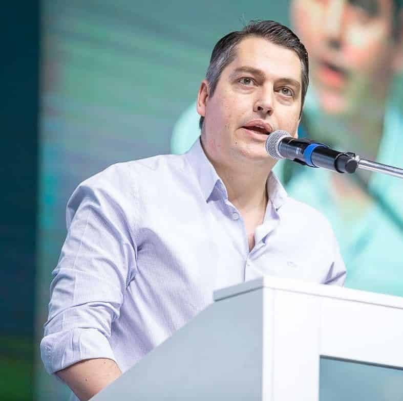 Perez presentó ante el FAMP un esquema para sostener los ingresos de trabajadores desvinculados de la industria fueguina