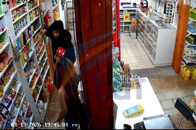 Un joven asaltó a punta de cuchillo un kiosco de margen sur y quedó en libertad