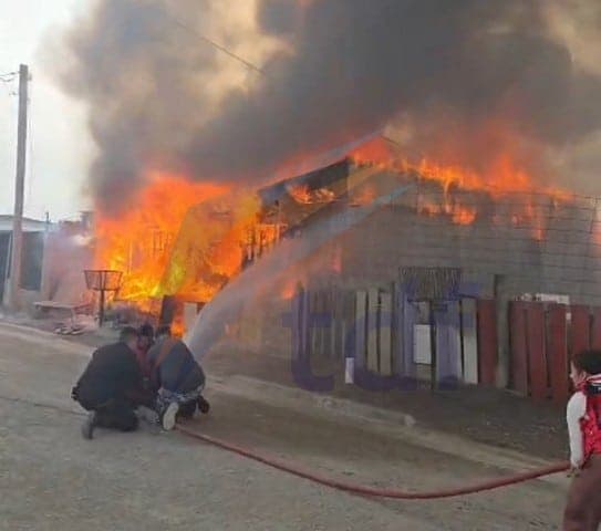 Devastador incendio de casillas en la margen sur