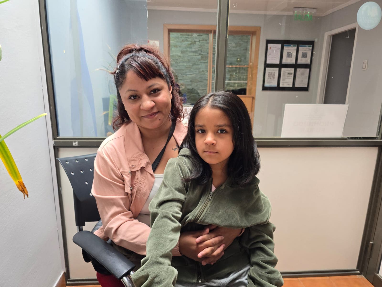 Piden ayuda para Vicky, una nena de 6 años que necesita audífonos para poder escuchar