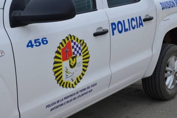 Detuvieron a un hombre con tarjetas robadas y un cuchillo en Río Grande