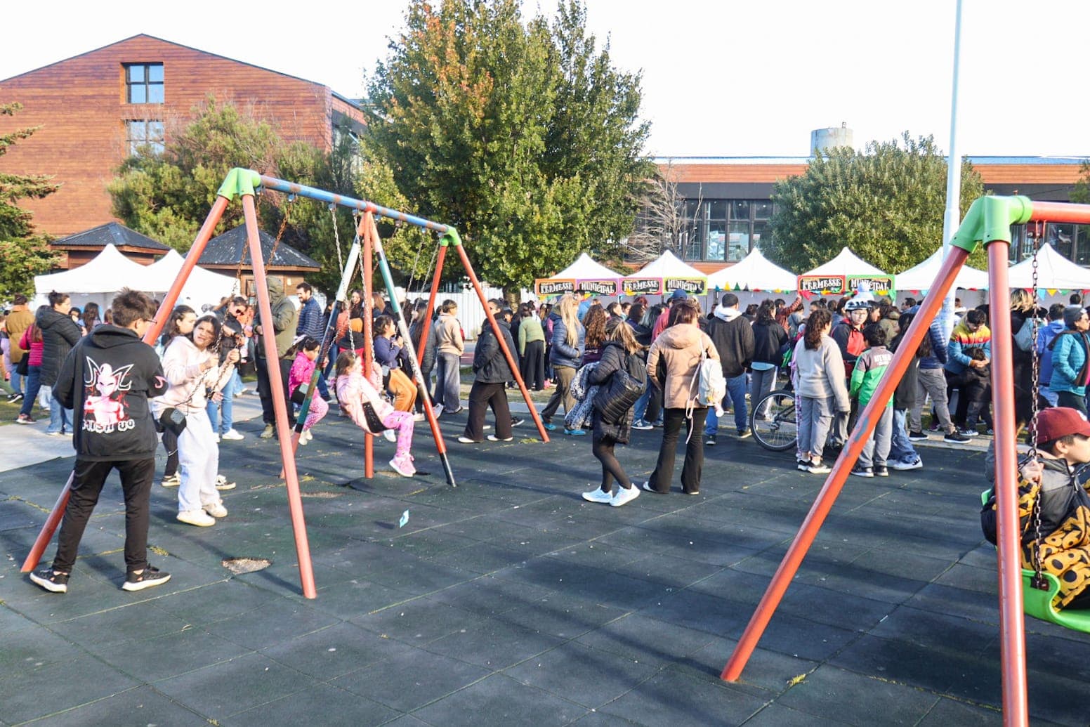 Masiva convocatoria en “Pascuas en la Plaza” con más de 500 vecinos y vecinas