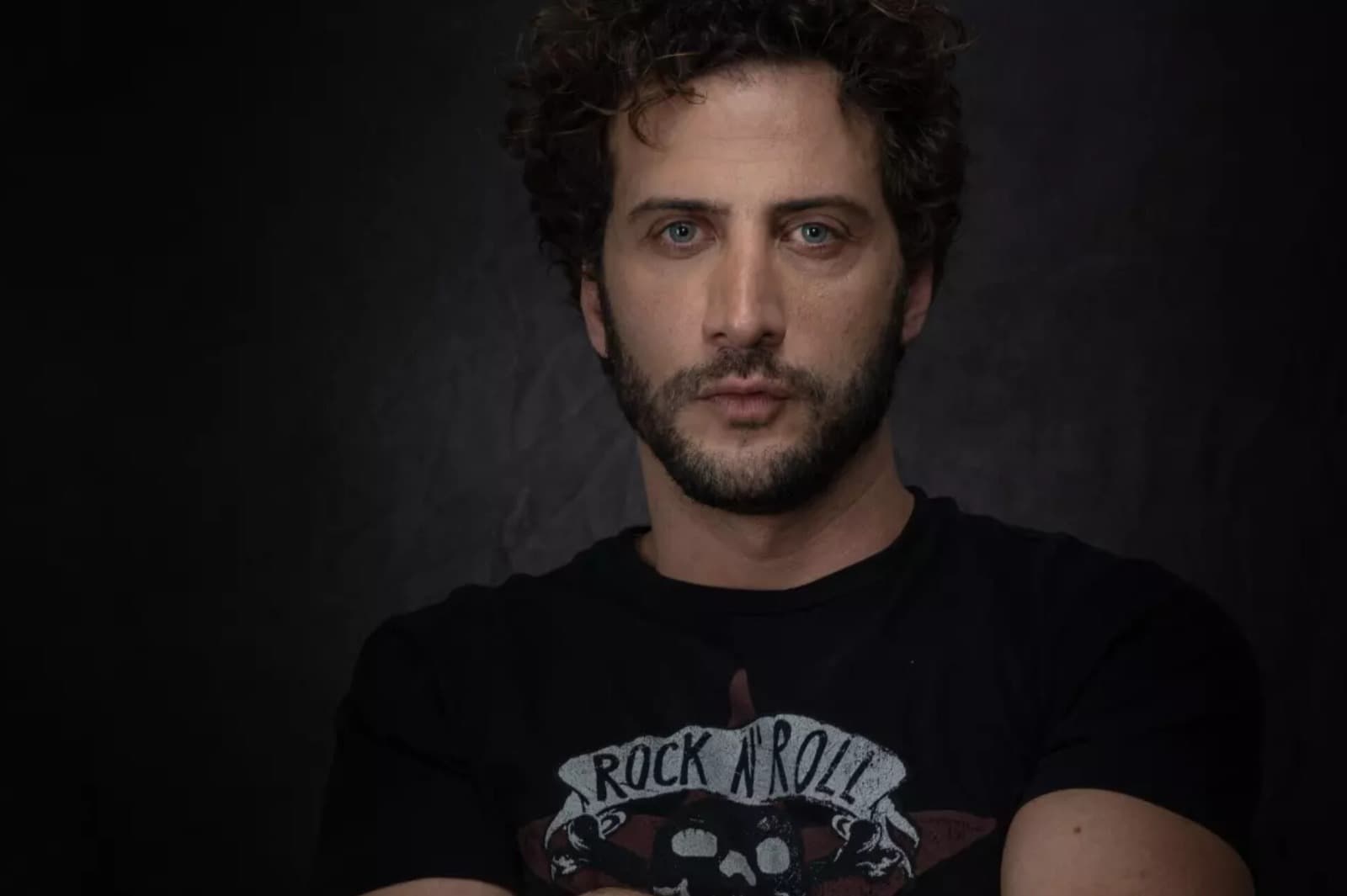 Luciano Cáceres: “Las ideologías están adormecidas y los políticos parecen desconectados de la gente”