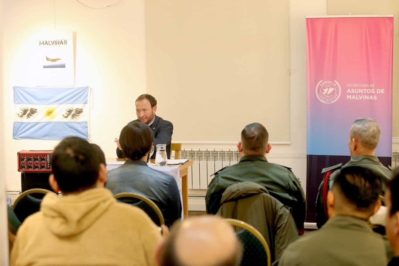 Presentación del libro ‘Malvinas, testimonios de Veteranos de Guerra, política exterior Argentina y Viaje a las Islas”