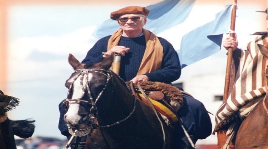 Hoy se cumplen 19 años del fallecimiento del Padre Zink , el Cura Gaucho