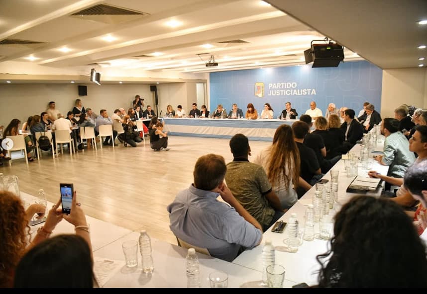 EL PJ advirtió que "el Presidente de la Nación se autoriza a si mismo" a avanzar en un nuevo acuerdo el FMI