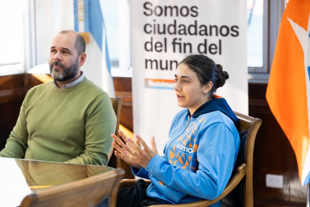 El Gobernador Melella y el Ministro Tita recibieron a deportistas que participarán de los juegos argentinos de alto rendimiento