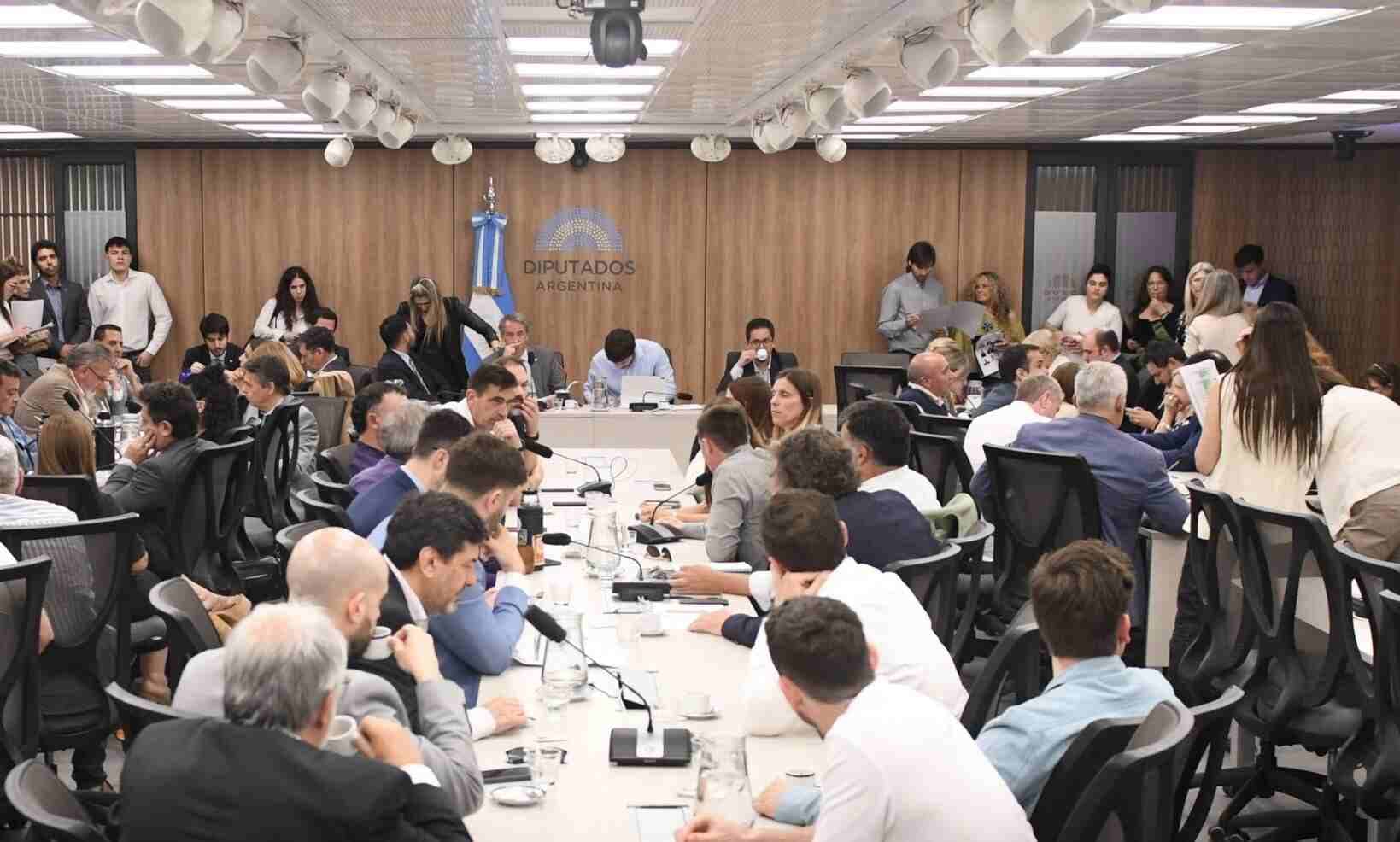 Dictamen favorable a la derogación de importaciones irrestrictas de maquinarias usadas