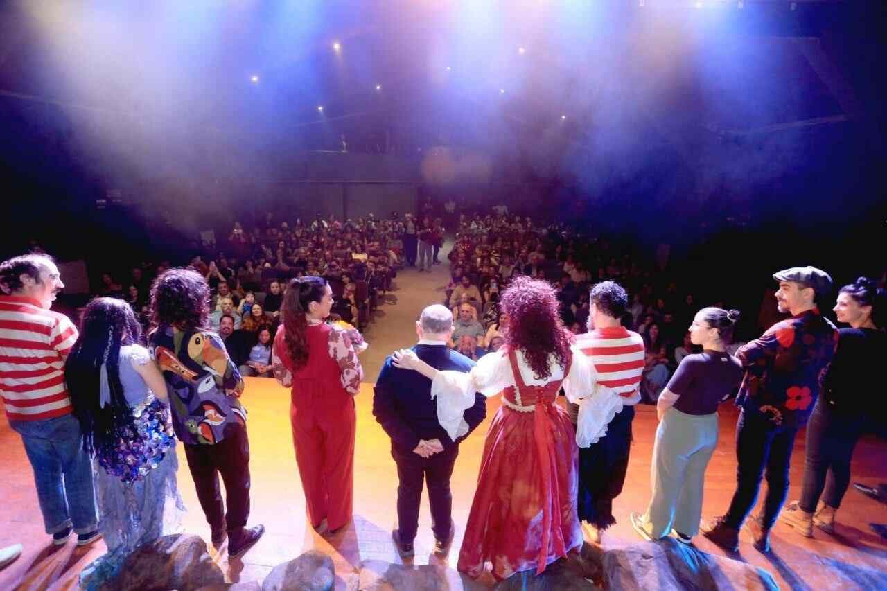 La Municipalidad de Ushuaia acompañó el estreno de la obra teatral “La Espuma del Mar en la Isla del Silencio”