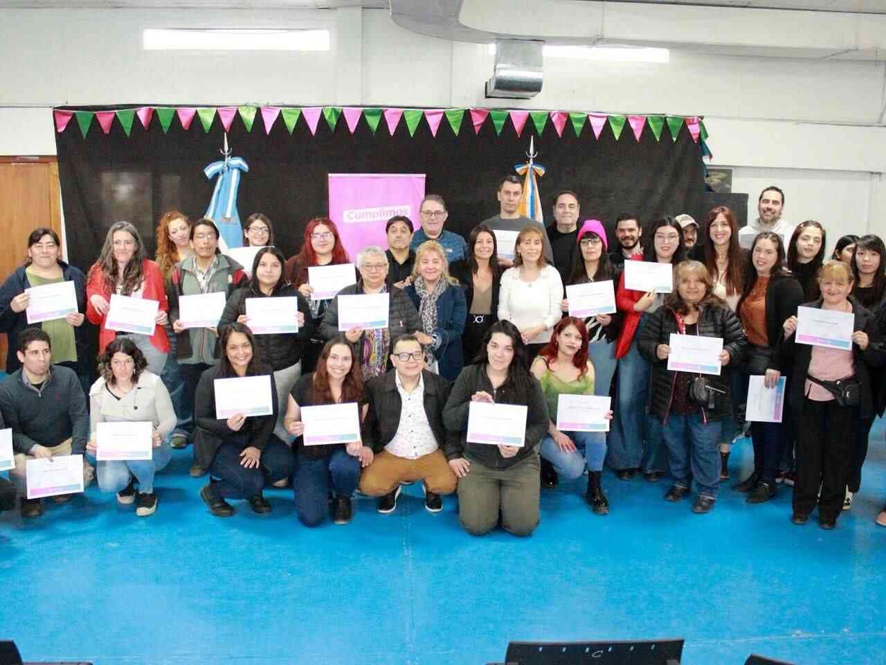 La Municipalidad de Ushuaia entregó Certificados de Formación Laboral a vecinos y vecinas