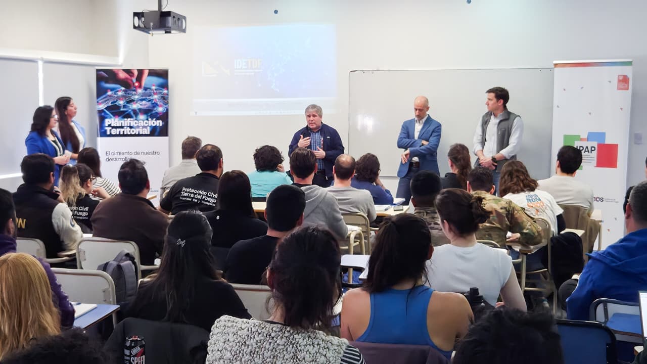 Primera Jornada Geoespacial de la IDETDF: Un avance para la gestión territorial provincial