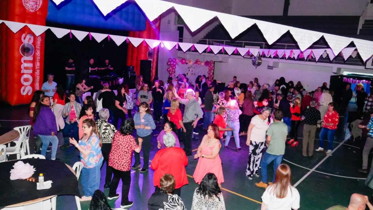 La Matiné +60 celebró el Día de la Madre con música y alegría