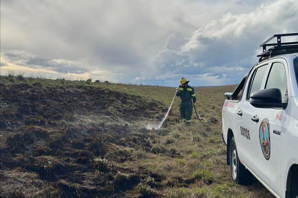 Se detectó incendio de pastizal frente a Estancia Sara y fue controlado