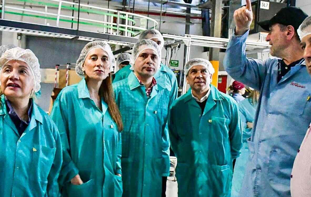 La senadora López recorrió la planta Newsan: “Fuerza Patria es la única opción para proteger a la industria fueguina”