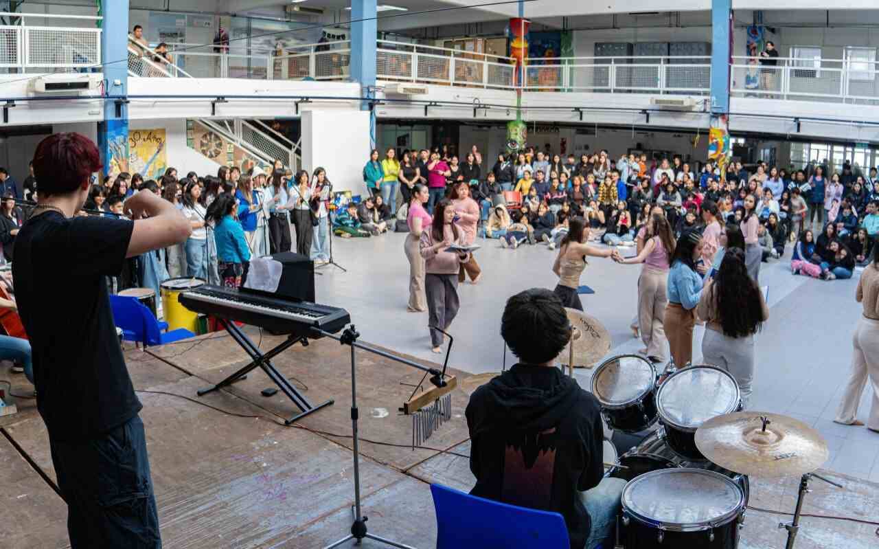 El Municipio acompañó la muestra cultural “Las lenguas están vivas en vos” del Polivalente de Arte