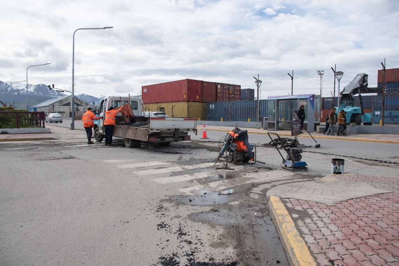El Municipio avanza con los trabajos de bacheo en calles y avenidas de Ushuaia