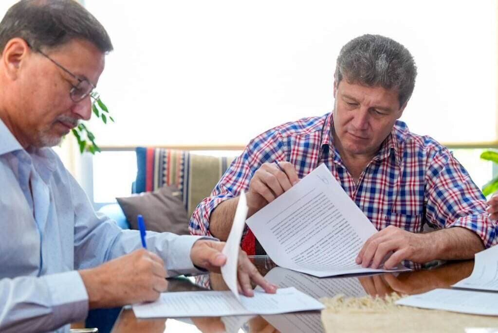 Se firmó el contrato para la ampliación del Colegio Dr. Ernesto Guevara de Río Grande