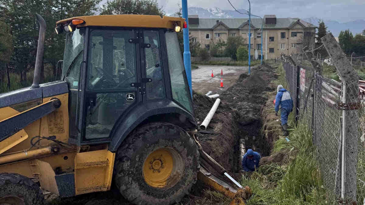 Tras 10 años de reclamos, comienzan las obras para solucionar los residuos cloacales en el barrio Los Pinos