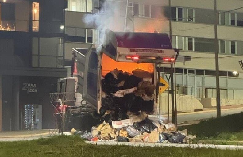 Principio de incendio en un camión de recolección de residuos gastronómicos
